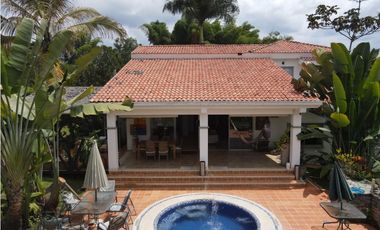 HERMOSA CASA CAMPESTRE  EN CERRITOS