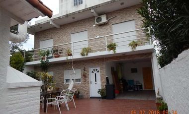 Casa para 2 Familias en venta en Isidro Casanova