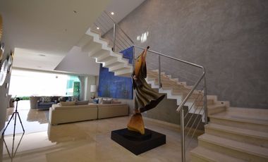 Residencia de Lujo con alberca en Alcazar Poniente