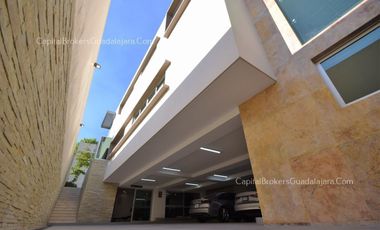 Residencia de Lujo con alberca en Alcazar Poniente
