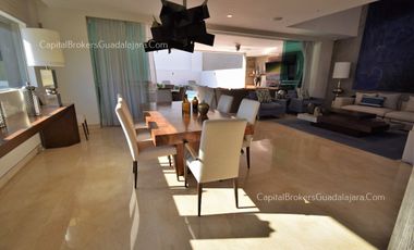 Residencia de Lujo con alberca en Alcazar Poniente