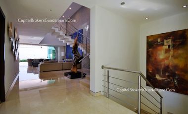 Residencia de Lujo con alberca en Alcazar Poniente
