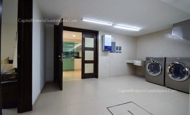 Residencia de Lujo con alberca en Alcazar Poniente