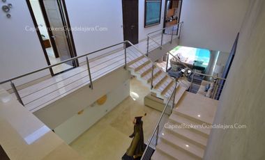 Residencia de Lujo con alberca en Alcazar Poniente