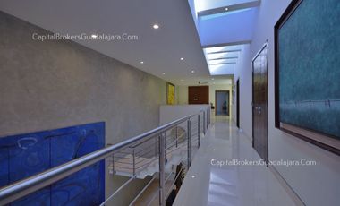 Residencia de Lujo con alberca en Alcazar Poniente