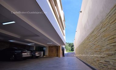 Residencia de Lujo con alberca en Alcazar Poniente