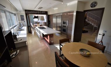 Residencia de Lujo con alberca en Alcazar Poniente