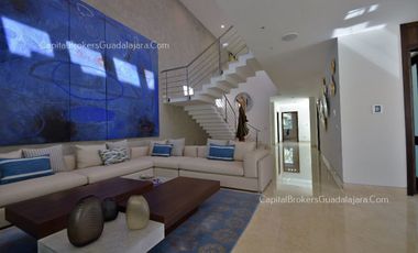 Residencia de Lujo con alberca en Alcazar Poniente