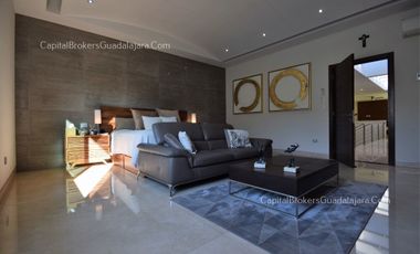 Residencia de Lujo con alberca en Alcazar Poniente