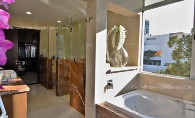 Residencia de Lujo con alberca en Alcazar Poniente
