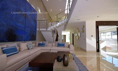 Residencia de Lujo con alberca en Alcazar Poniente