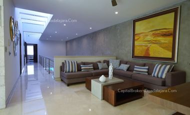 Residencia de Lujo con alberca en Alcazar Poniente