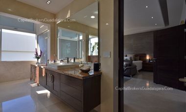 Residencia de Lujo con alberca en Alcazar Poniente
