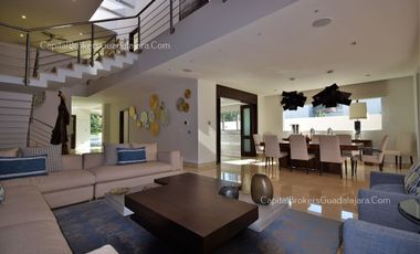 Residencia de Lujo con alberca en Alcazar Poniente