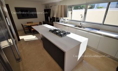 Residencia de Lujo con alberca en Alcazar Poniente