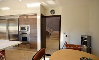 Residencia de Lujo con alberca en Alcazar Poniente
