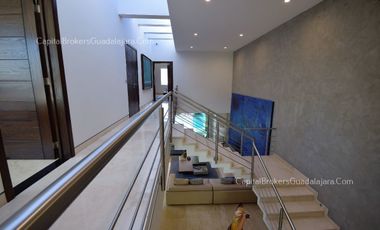 Residencia de Lujo con alberca en Alcazar Poniente