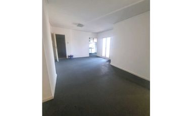 Departamento céntrico de 3 dormitorios con cochera