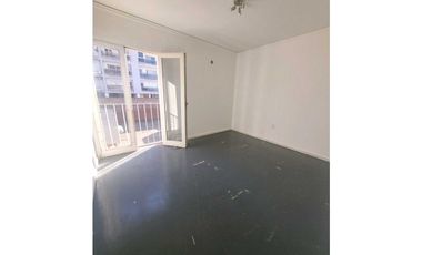 Departamento céntrico de 3 dormitorios con cochera