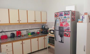 Muy linda casa con 5 dormitorios, gran ubicación Toma vehículo parte depago RETASADA