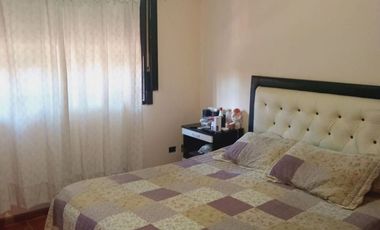 Muy linda casa con 5 dormitorios, gran ubicación Toma vehículo parte depago RETASADA