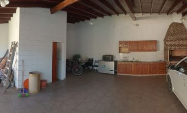 Muy linda casa con 5 dormitorios, gran ubicación Toma vehículo parte depago RETASADA