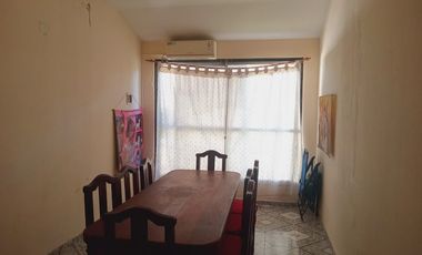 Muy linda casa con 5 dormitorios, gran ubicación Toma vehículo parte depago RETASADA