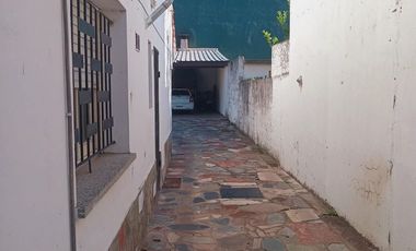 Muy linda casa con 5 dormitorios, gran ubicación Toma vehículo parte depago RETASADA