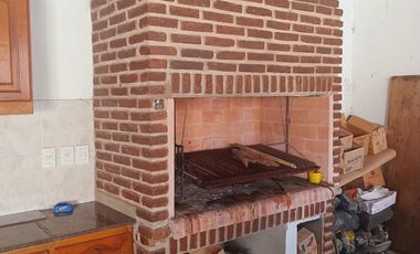 Muy linda casa con 5 dormitorios, gran ubicación Toma vehículo parte depago RETASADA