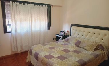 Muy linda casa con 5 dormitorios, gran ubicación Toma vehículo parte depago RETASADA