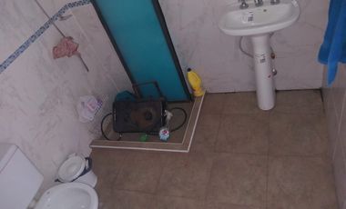 Muy linda casa con 5 dormitorios, gran ubicación Toma vehículo parte depago RETASADA