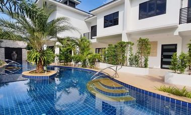 2 storey house for 2 bedrooms 2 bathrooms and closed to the beach. Price at 3,950,000 THB.