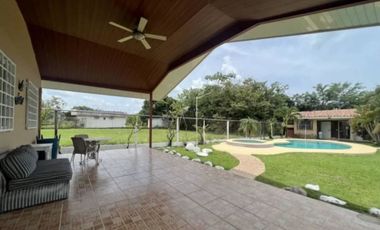 Venta de casa de campo en playa Gorgona