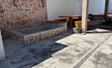 CASA CON ALBERCA, A UNOS MINUTOS DEL CENTRO DE YAUTEPEC, MORELOS