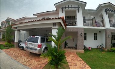 Venta de casa en Versalles / Costa Sur Ph Quintas de Versalles