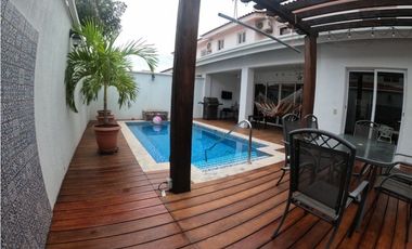 Venta de casa en Versalles / Costa Sur Ph Quintas de Versalles