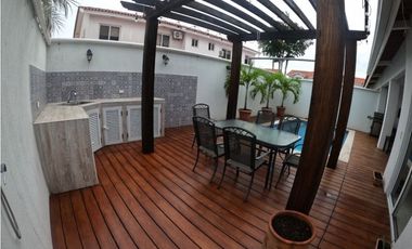 Venta de casa en Versalles / Costa Sur Ph Quintas de Versalles
