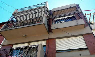 NUEVO PRECIO - PH en Venta en Caballito 3 ambientes al frente c balcón, cochera para 2 autos, 2° por escalera, 95 m2 + balcón - Ortega 900 (alt Rojas 