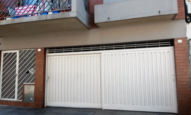 NUEVO PRECIO - PH en Venta en Caballito 3 ambientes al frente c balcón, cochera para 2 autos, 2° por escalera, 95 m2 + balcón - Ortega 900 (alt Rojas 