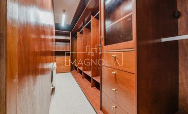 Casa en arriendo de 6 dorm. en Vitacura