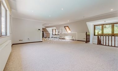 Casa en arriendo de 6 dorm. en Vitacura