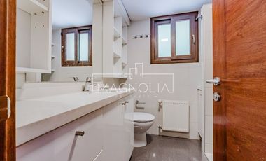 Casa en arriendo de 6 dorm. en Vitacura