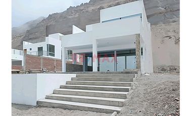 🌊✨ Exclusiva Casa De Playa En Primera Fila Frente Al Mar – Playa Grecia, Asia