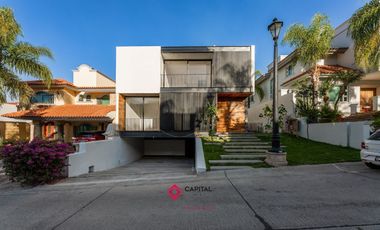 Casa de Lujo Nueva en Puerta de Hierro