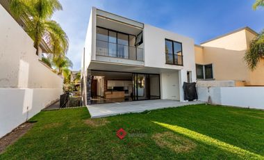 Casa de Lujo Nueva en Puerta de Hierro