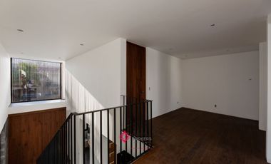 Casa de Lujo Nueva en Puerta de Hierro