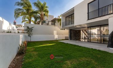 Casa de Lujo Nueva en Puerta de Hierro