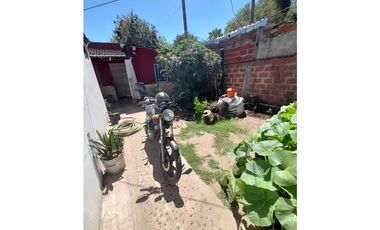 CASA INDIVISA CON LOCAL EN VENTA. VILLA UDAONDO