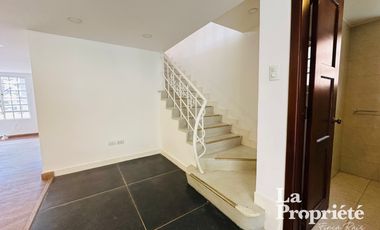 apartamento en arriendo en los rosales. Cod A286