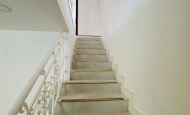 apartamento en arriendo en los rosales. Cod A286